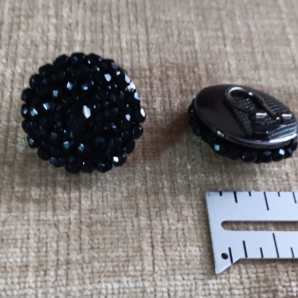 Liz Claiborne Black Beaded Medallion Clip On Earrings - Picture 2 of 6